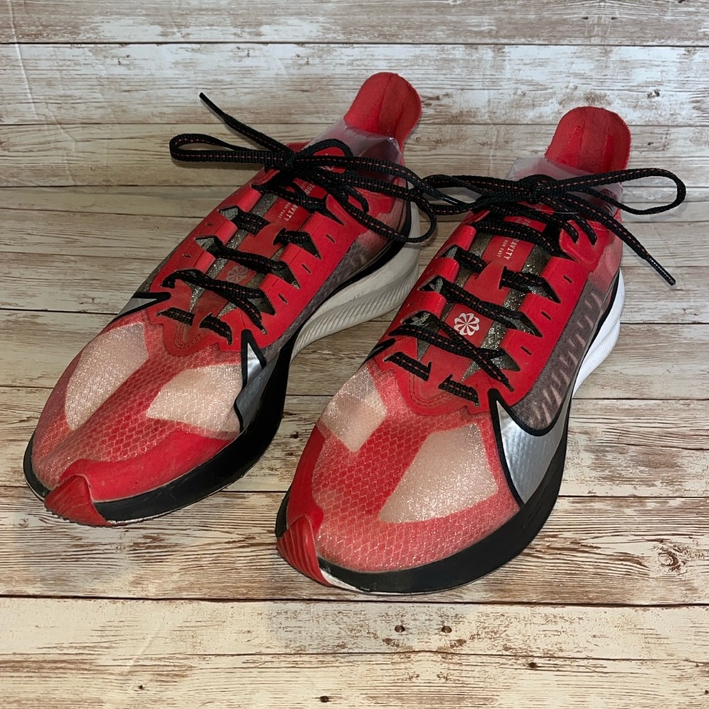 NIKE Zoom Gravity Red Black White Running Shoes Size US 8